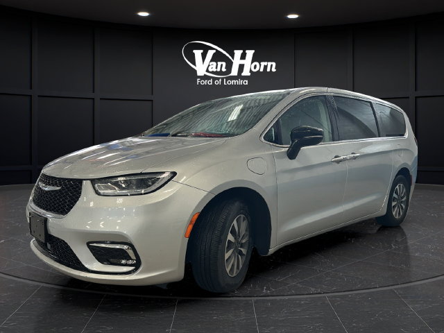 Used 2024 Chrysler Pacifica Limited FWD image 3