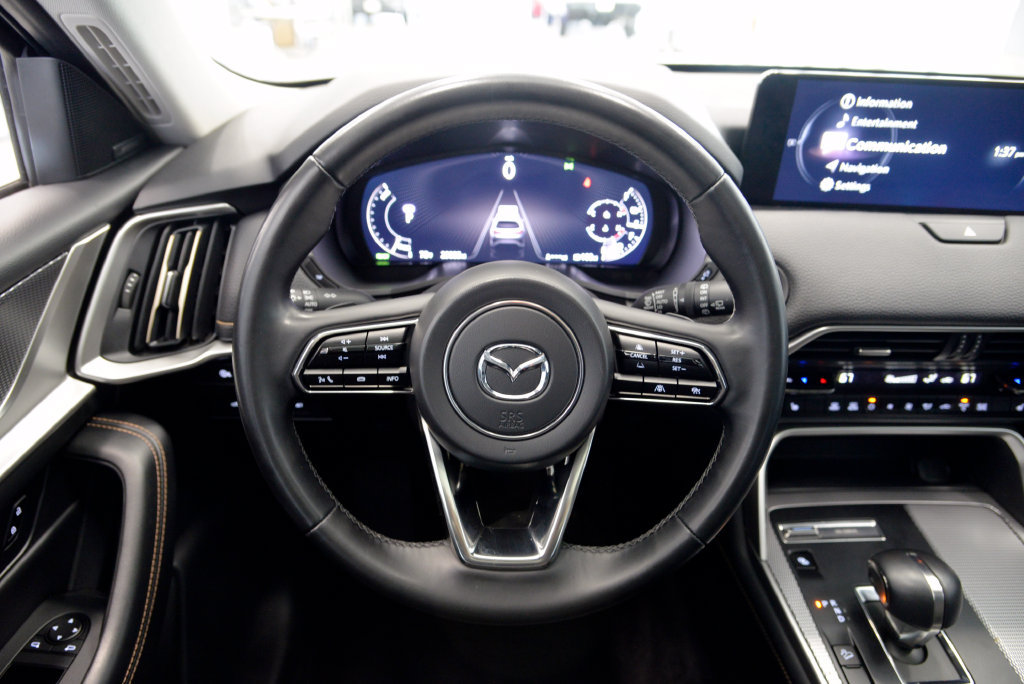 Certified 2025 MAZDA CX-70 Plug-In Hybrid w/ Premium Pkg AWD/4WD image 18