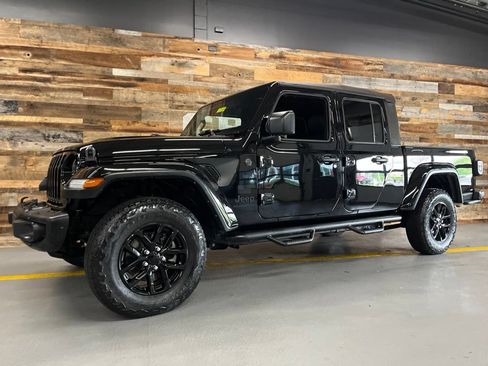 Used 2023 Jeep Gladiator Sport AWD/4WD image 15