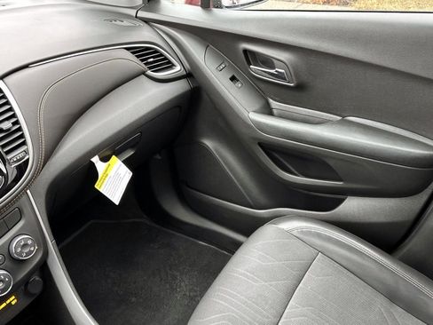 Certified 2022 Chevrolet Trax LT w/ Driver Confidence Package image 27