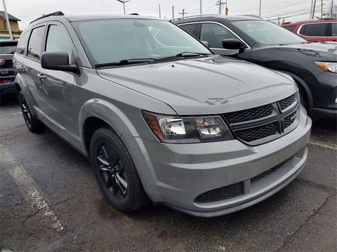 Used 2020 Dodge Journey SE w/ SE Popular Equipment Group image 2