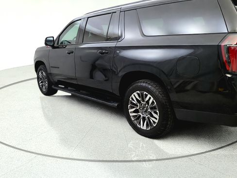 Used 2025 Chevrolet Suburban Z71 AWD/4WD image 5