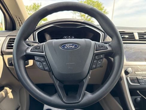 Used 2019 Ford Fusion SE AWD/4WD image 11