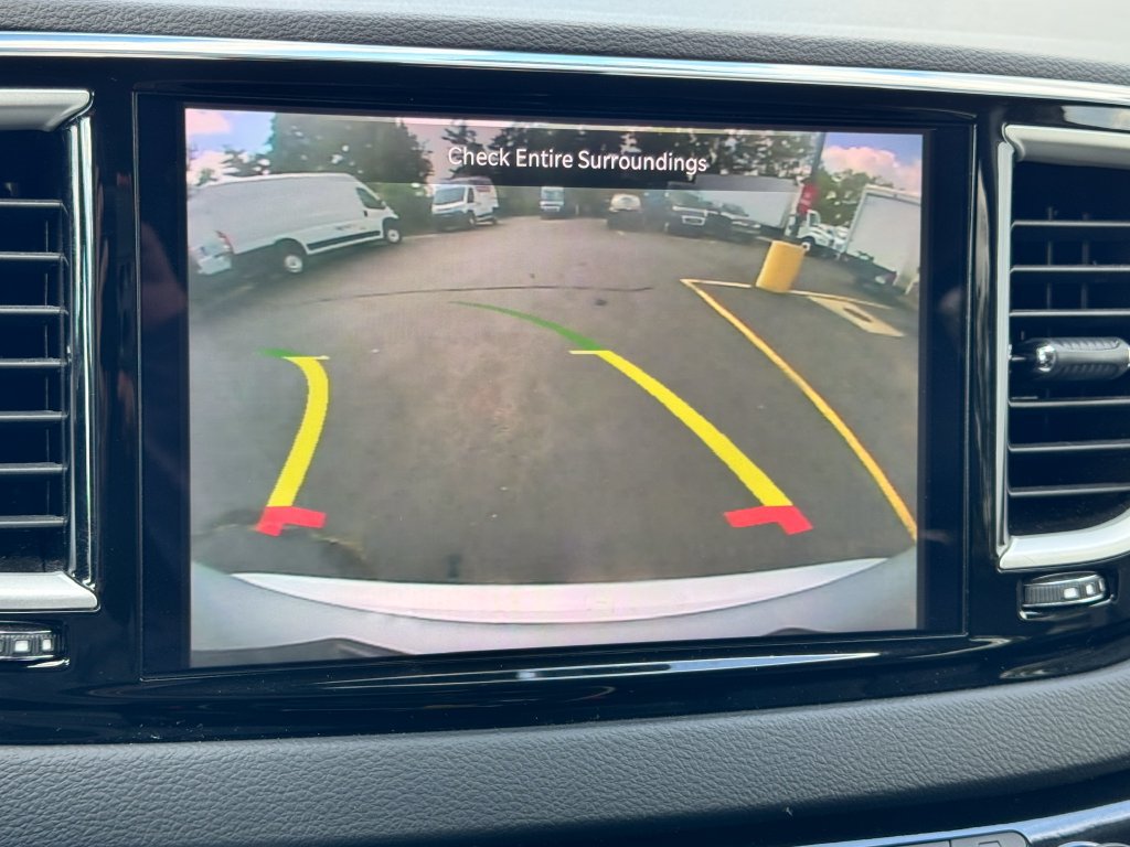 Used 2023 Chrysler Pacifica Touring-L FWD image 32
