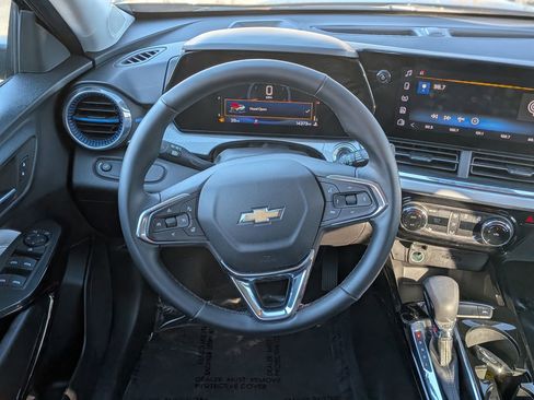 Used 2025 Chevrolet Trax LT w/ LT Convenience Package image 20