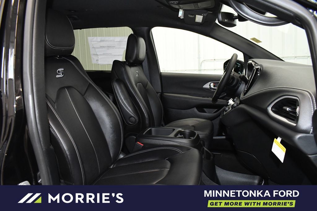 Used 2026 Chrysler Pacifica Select w/ S Appearance Package FWD image 23