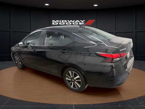Used 2021 Nissan Versa SV FWD image 3