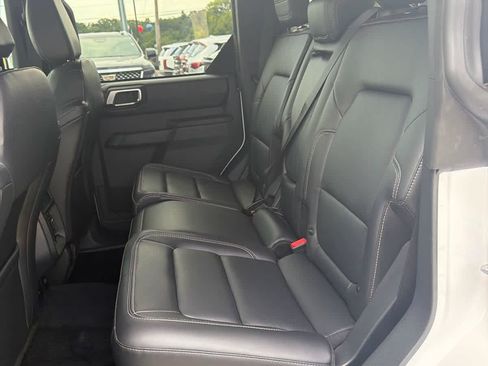 Used 2025 Ford Bronco Outer Banks AWD/4WD image 12