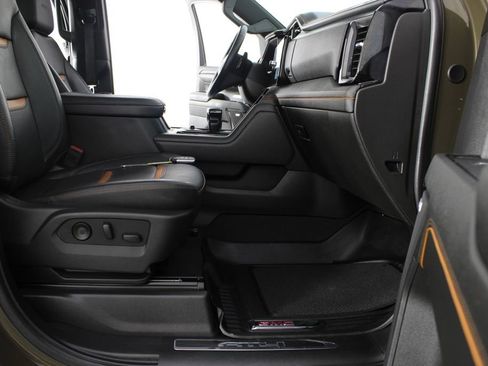 Used 2024 GMC Sierra 1500 AT4 w/ Technology Package AWD/4WD image 26