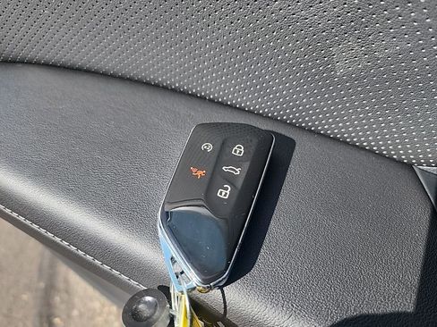 Certified 2025 Volkswagen Atlas Cross Sport SE image 26