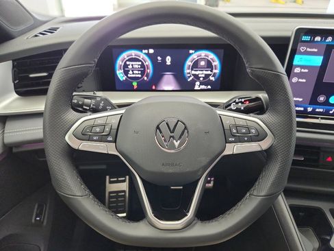 New 2025 Volkswagen Tiguan SE R-Line image 12