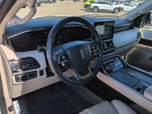 Used 2021 Lincoln Navigator Reserve w/ Luxury Package image 2