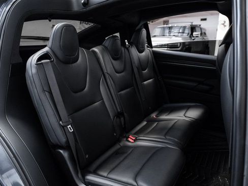 Used 2022 Tesla Model X image 37