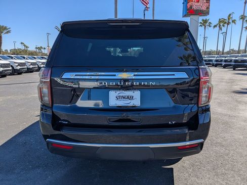 Used 2024 Chevrolet Suburban LT image 5