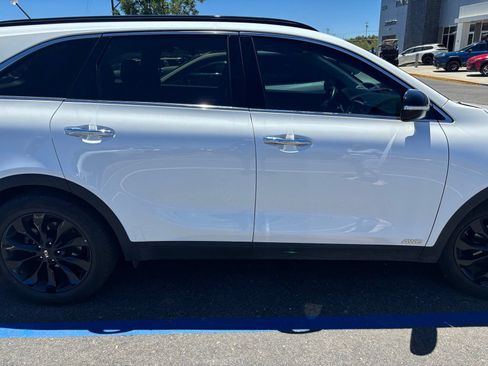 Used 2019 Kia Sorento AWD V6 image 7
