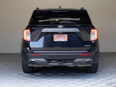 Used 2024 Ford Explorer XLT w/ Equipment Group 202A AWD/4WD image 12