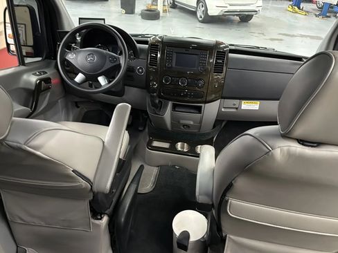 Used 2016 Mercedes-Benz Sprinter 2500 image 40