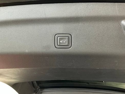 Used 2025 GMC Yukon Denali w/ Sun & Power Step Package AWD/4WD image 30