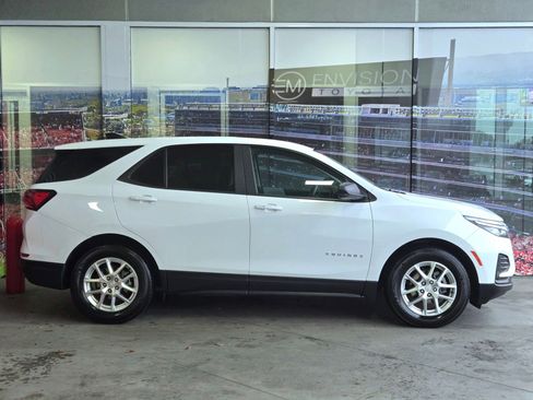 Used 2022 Chevrolet Equinox LS image 4