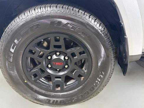 Certified 2021 Toyota 4Runner Venture w/ Moonroof Package AWD/4WD image 9