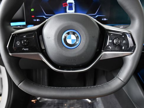 Used 2025 BMW i5 eDrive40i image 10