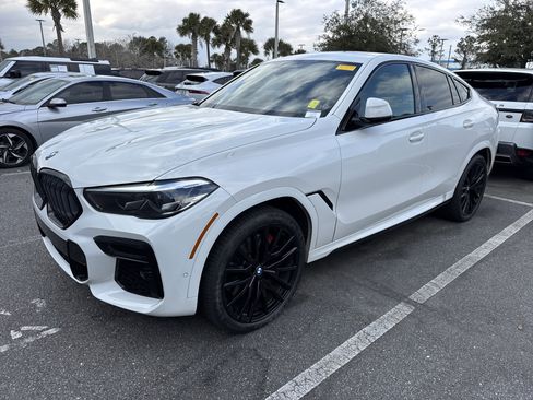 Used 2022 BMW X6 M50i image 1