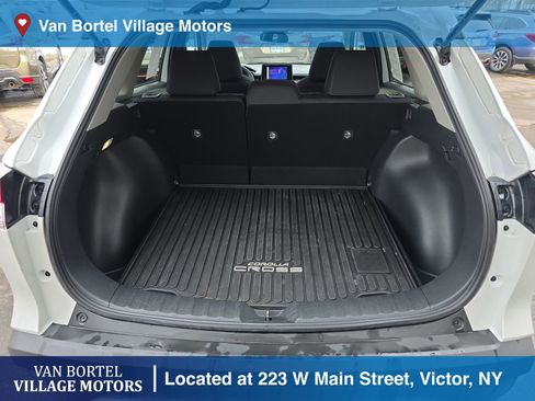 Used 2023 Toyota Corolla Cross LE w/ Moonroof Package image 25