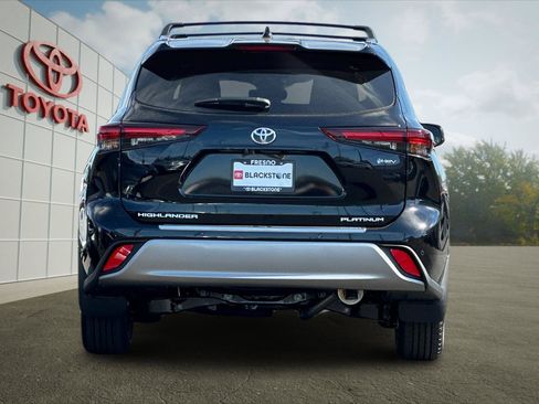 Certified 2026 Toyota Highlander Platinum AWD/4WD image 4