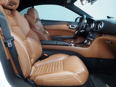 Used 2017 Mercedes-Benz SL 550 image 24