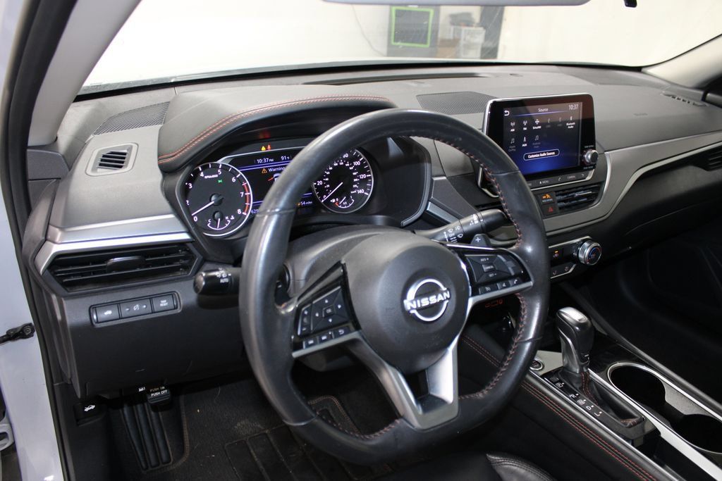 Used 2024 Nissan Altima 2.5 SR FWD image 18