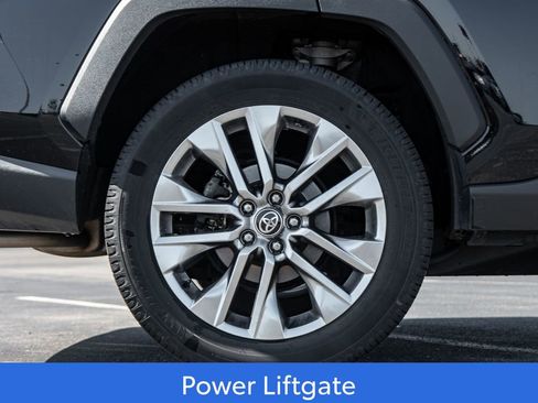 Used 2021 Toyota RAV4 XLE Premium AWD/4WD image 9