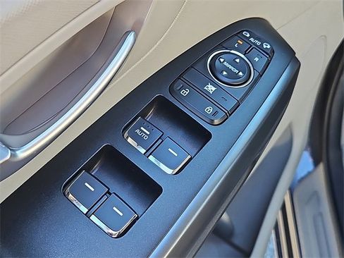 Used 2016 Kia Sedona LX w/ LX Convenience Package image 21