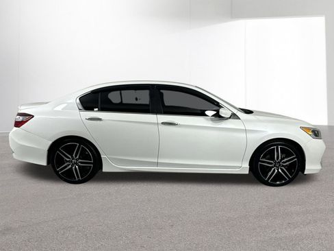 Used 2017 Honda Accord Sport image 34