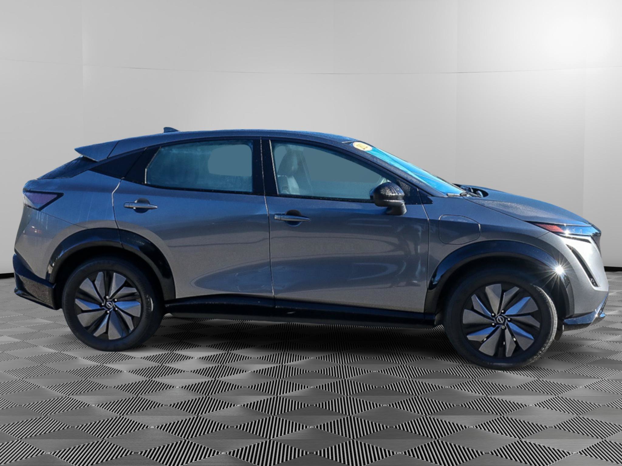 Used 2023 Nissan Ariya AWD image 9