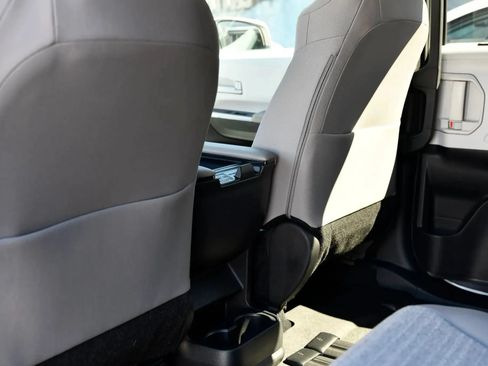 Used 2025 Toyota Sienna LE FWD image 21