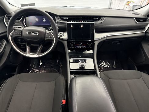 Used 2023 Jeep Grand Cherokee Laredo w/ Luxury Tech Group I AWD/4WD image 14