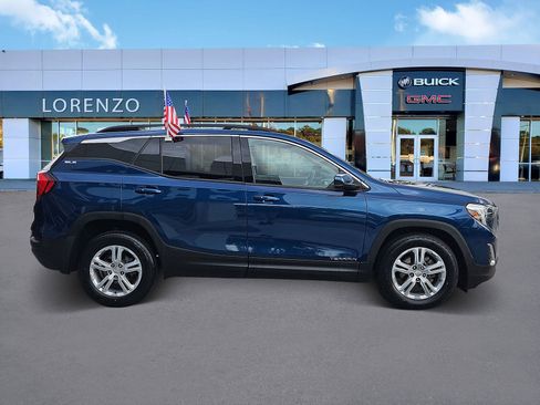Used 2020 GMC Terrain SLE w/ Driver Convenience Package image 4
