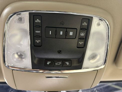 Used 2019 Jeep Grand Cherokee Overland AWD/4WD image 19