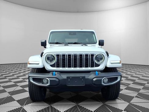 Used 2024 Jeep Wrangler Unlimited Sahara w/ Technology Group AWD/4WD image 2