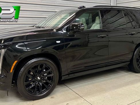 Used 2025 Cadillac Escalade Sport Platinum image 1