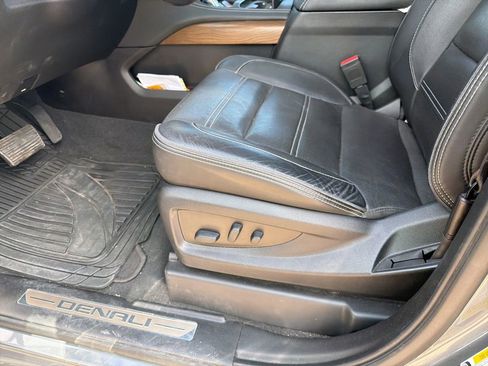 Used 2020 GMC Yukon XL Denali w/ Open Road Package RWD image 8