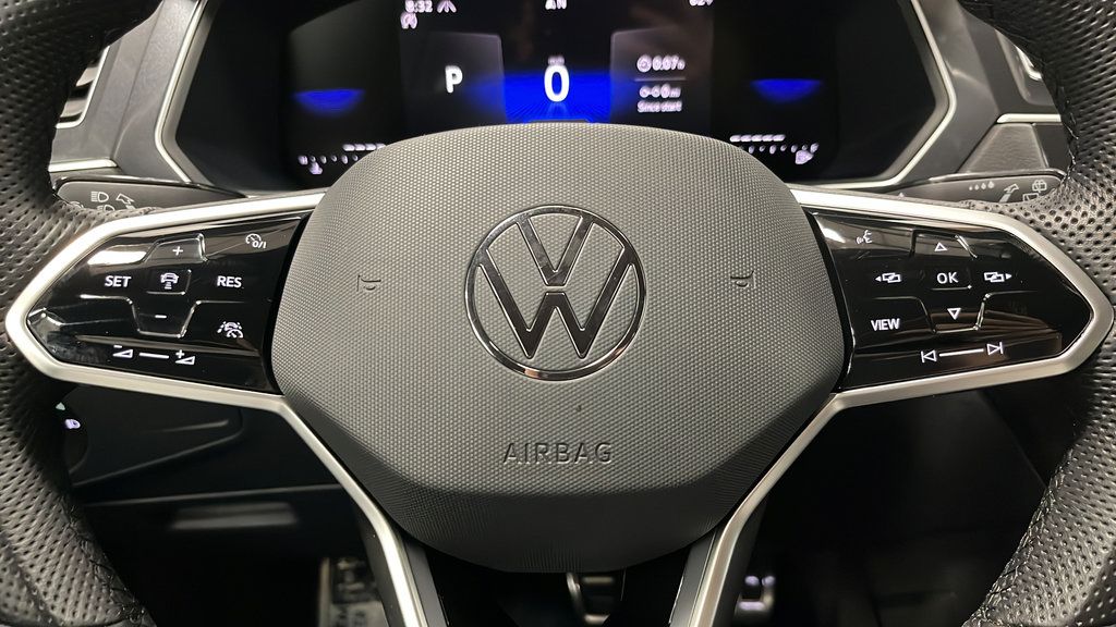 Used 2024 Volkswagen Tiguan SE R-Line AWD/4WD image 16