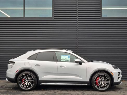 New 2025 Porsche Macan Turbo Electric image 8