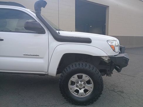 Used 2012 Toyota Tacoma 4x4 Double Cab w/ TRD Off-Road Pkg image 2