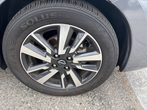 Used 2025 Nissan Versa SV FWD image 30