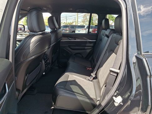 New 2026 Jeep Grand Cherokee Altitude AWD/4WD image 10