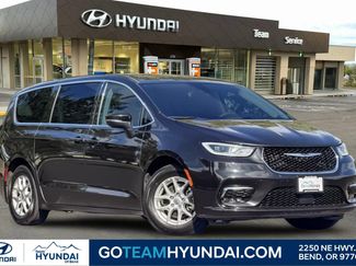 Used 2023 Chrysler Pacifica Touring-L FWD video 1
