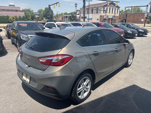 Used 2018 Chevrolet Cruze LT w/ Sun And Sound Package FWD image 5