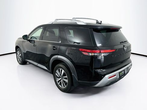 Used 2023 Nissan Pathfinder SL w/ Black Appearance Package FWD image 5