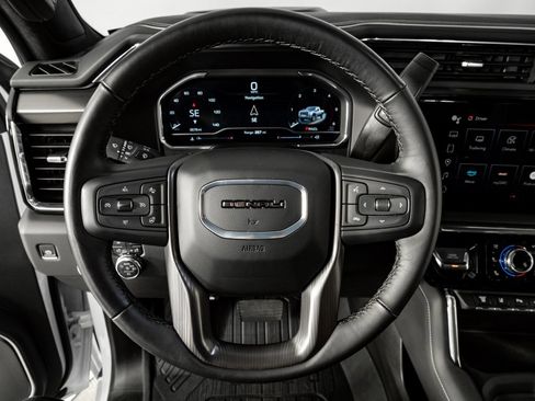 Used 2025 GMC Sierra 2500 Denali Ultimate w/ Max Trailering Package image 9